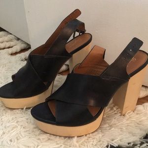 Size 8.5 Seychelles wood block heels